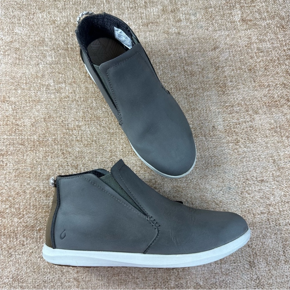 OluKai Hawai'iloa Manu Hope Leather Grey/Taupe Slip-On Sneaker Booties Size 7